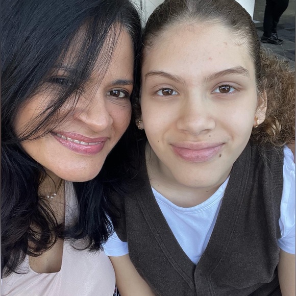 Meet your Posher, Yoly - Picture 3 of 3